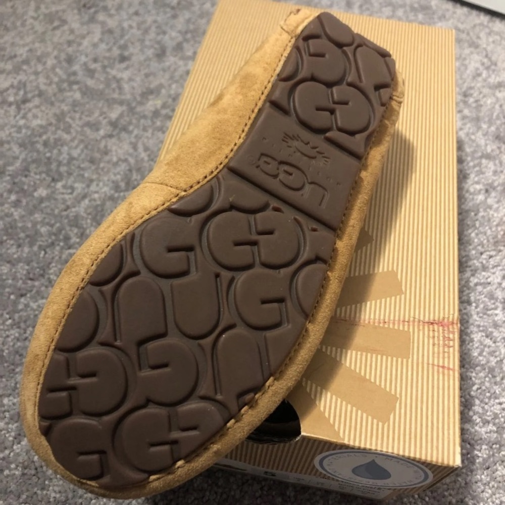 Ugg moccasins - Picture 2 of 3